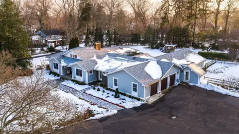 Exterior - 2 Tulip Tree Ln, Rumson, NJ 07760 photo 2 of 3