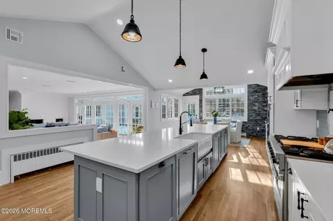 Kitchen - 2 Tulip Tree Ln, Rumson, NJ 07760 photo 5 of 6