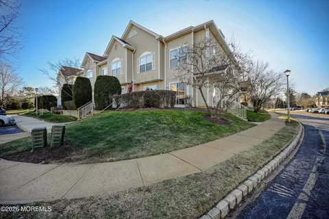 2902 Kapalua Ct, Freehold, NJ 07728