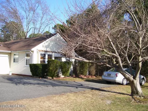 1 Quincy Dr #D, Whiting, NJ 08759
