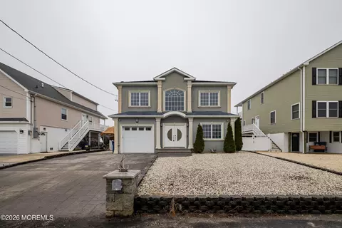 27 W Mohawk Dr, Little Egg Harbor, NJ 08087