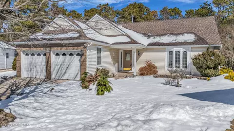 32 Prado Ct, Toms River, NJ 08757