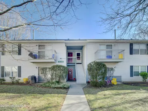 130 Applegate Ln #130, East Brunswick, NJ 08816