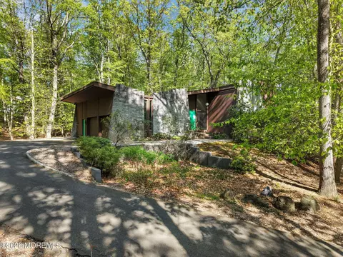 4 Glenwood Rd, Colts Neck, NJ 07722