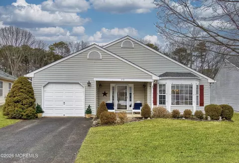 32 Sleepy Hollow Dr, Brick, NJ 08724