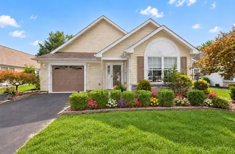 2736 Meadow Lake Dr, Toms River, NJ 08755
