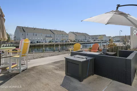 33 Blue Heron Ln, Bayville, NJ 08721