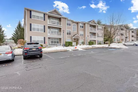 375 St Andrews Pl, Manalapan, NJ 07726