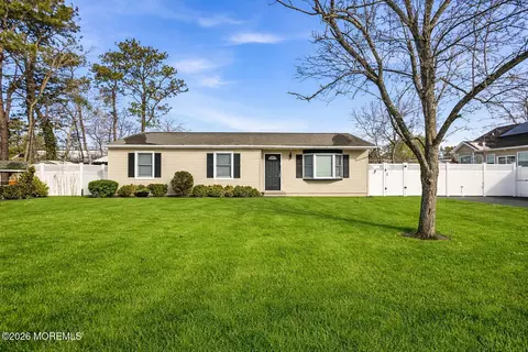 1033 Birmingham Ave, Toms River, NJ 08757