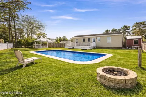 1033 Birmingham Ave, Toms River, NJ 08757
