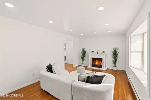 1033 Birmingham Ave, Toms River, NJ 08757