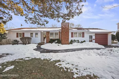 31 East Dr, Toms River, NJ 08753