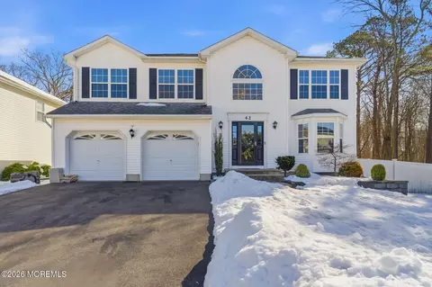 42 Diamond Ln, Howell, NJ 07731