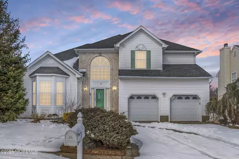 18 Lysbeth Ln, Matawan, NJ 07747