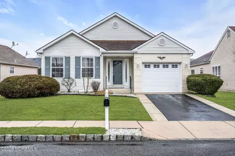 148 Chesterfield Ln, Toms River, NJ 08757