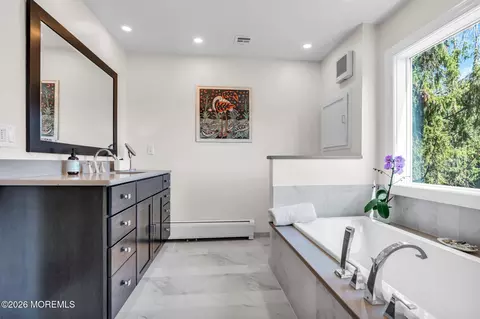 Bath - 531 Locust Point Rd, Rumson, NJ 07760 photo 2 of 4