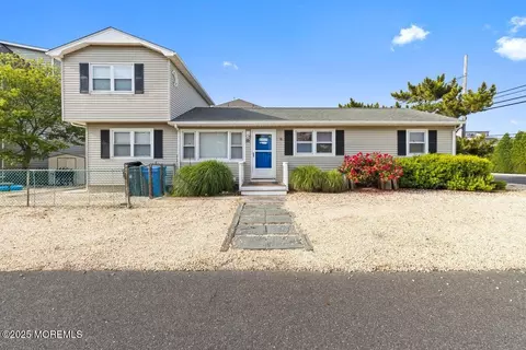 100 3rd Ave, Lavallette, NJ 08735