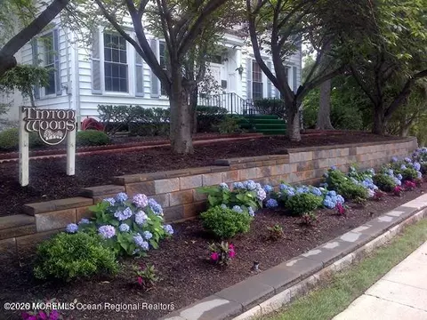 55 Oak Ln, Eatontown, NJ 07724