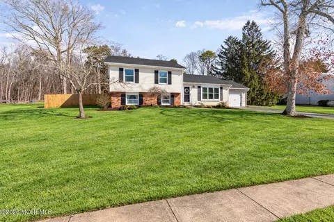 206 Pheasant Hollow Dr, Lanoka Harbor, NJ 08734