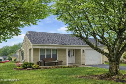 63 Red Hill Rd, Manchester, NJ 08759