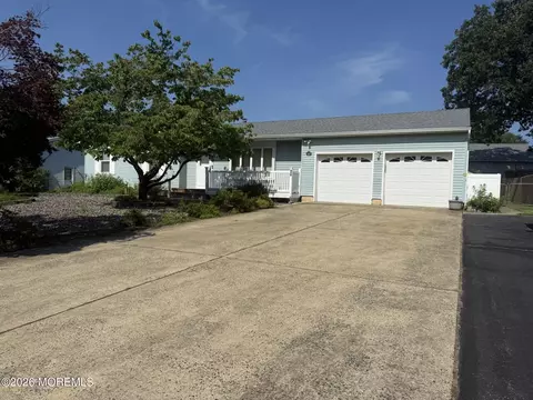 319 Savannah Rd, Toms River, NJ 08757