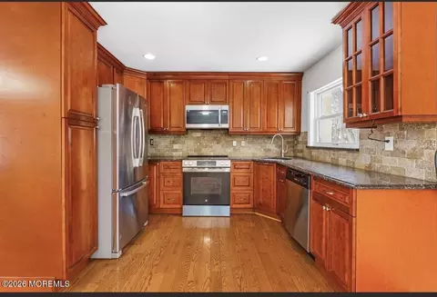 10 Cambridge Dr, Jackson, NJ 08527
