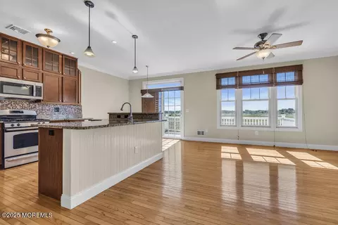 602 Park Ave, Port Monmouth, NJ 07758