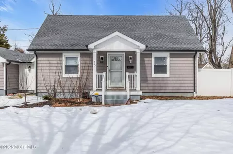 15 Pica Pl, Tinton Falls, NJ 07724