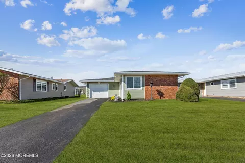 121 Whittier Rd, Brick, NJ 08724