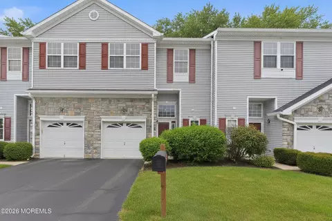 35 Harbor Bay Cir #384, Laurence Harbor, NJ 08879