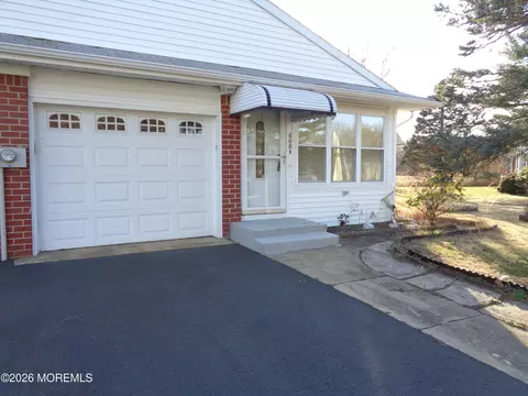 608 B Willow Ln, Whiting, NJ 08759