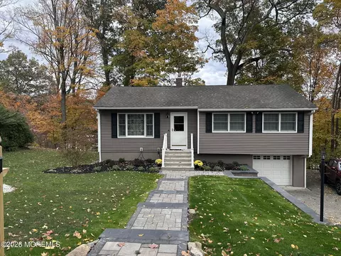31 Weir Pl, Ringwood, NJ 07456
