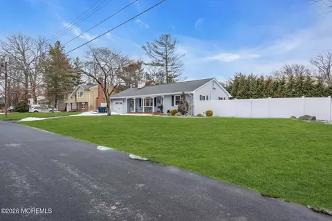 21 Wayside Dr, Brick, NJ 08724