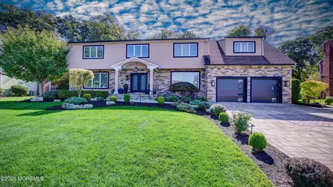 20 Jackie Dr, Morganville, NJ 07751