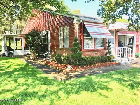 6 Drake St #A, Manchester, NJ 08759