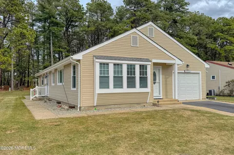 111 Sunset Rd #60, Whiting, NJ 08759