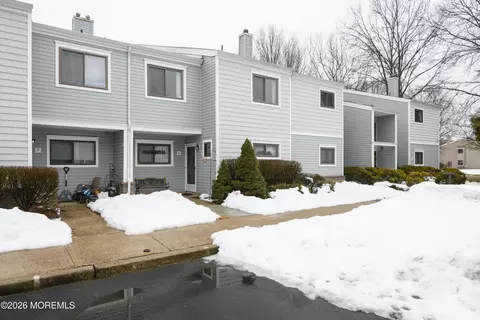 8 Beverly Ct, Tinton Falls, NJ 07724