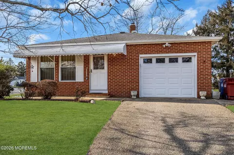 1 Spanish Wells St, Toms River, NJ 08757