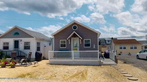 23 Millers Ln, Seaside Park, NJ 08752