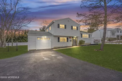 520 East Rd, Belford, NJ 07718