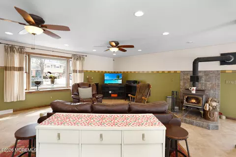 Living - 60 Sunset Dr, Howell, NJ 07731 photo 2 of 3