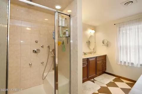 Bath - 60 Sunset Dr, Howell, NJ 07731 photo 5 of 7