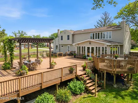 60 Sunset Dr, Howell, NJ 07731