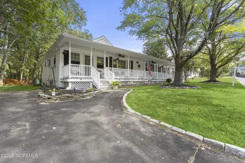 742 W Commodore Blvd, Jackson, NJ 08527