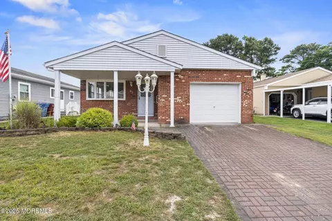 93 Paradise Blvd, Toms River, NJ 08757
