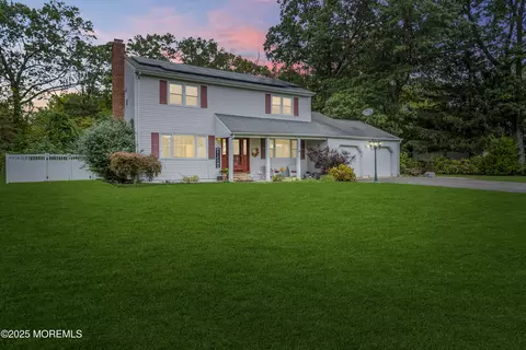 718 Arrow Dr, Toms River, NJ 08753