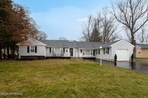 749 Park Ave, Belford, NJ 07718
