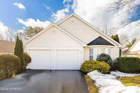 14 Oakmont Rd, Lakewood, NJ 08701