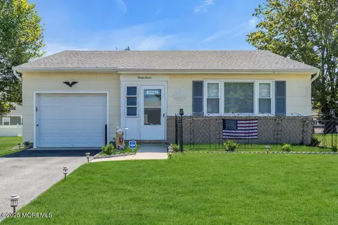 37 Carlisle Rd, Toms River, NJ 08757