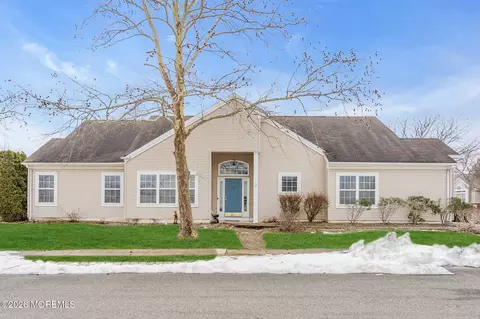 2 Chambord Ct, Manchester, NJ 08759